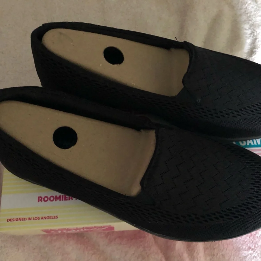 Women’s Relaxed Fit Skechers - Picture 3 of 7